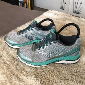 Mizuno Wave Paradox 2